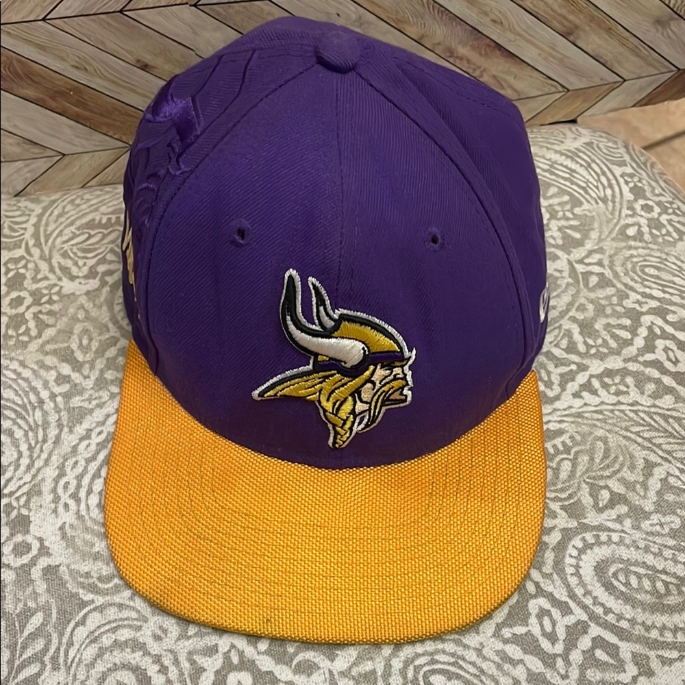 Vikings football 9fifty new era‎ snap back hat. Gold & purple.